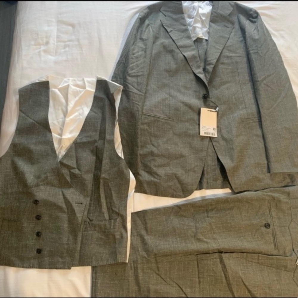 Brand New - with tags SuitSupply Suit. Mid green Havana 3 piece.